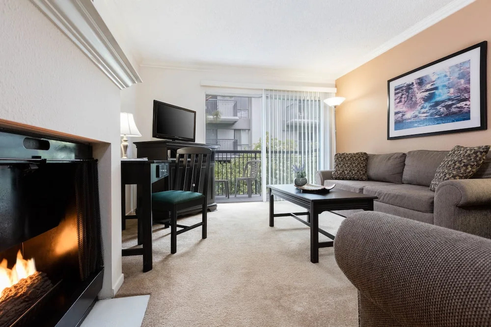 Oakwood Toluca Hills