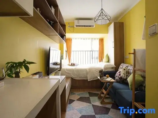 Xiangyu Light Homestay (Zhengzhou East Railway Station)