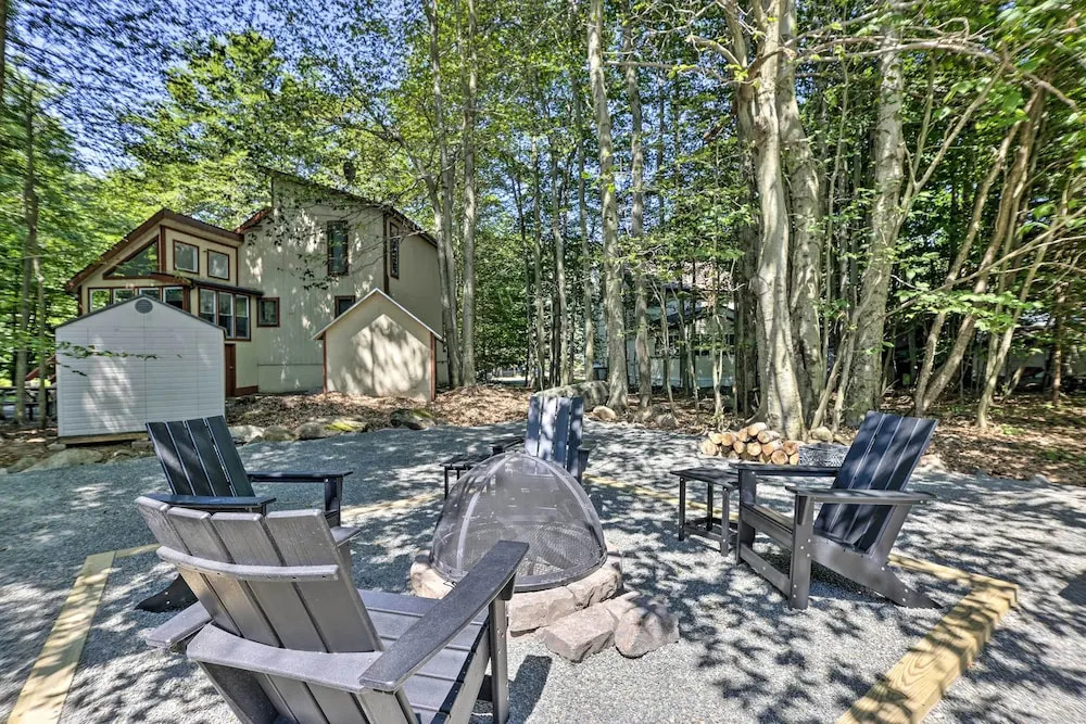 Fire Pit + Furnished Deck: Serene Tobyhanna Escape