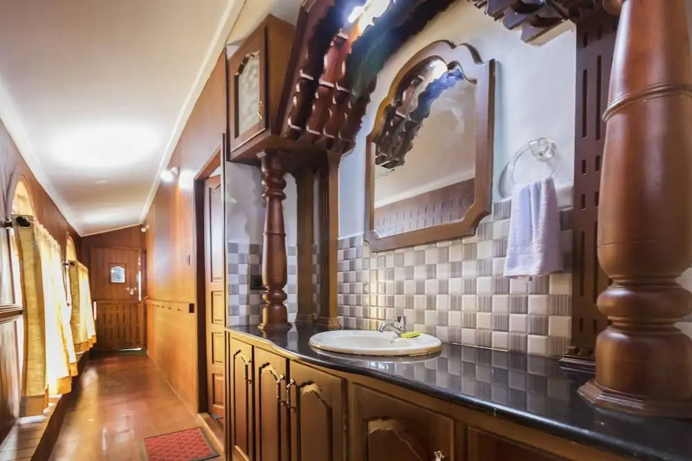GuestHouser 3 BHK Houseboat 1b08