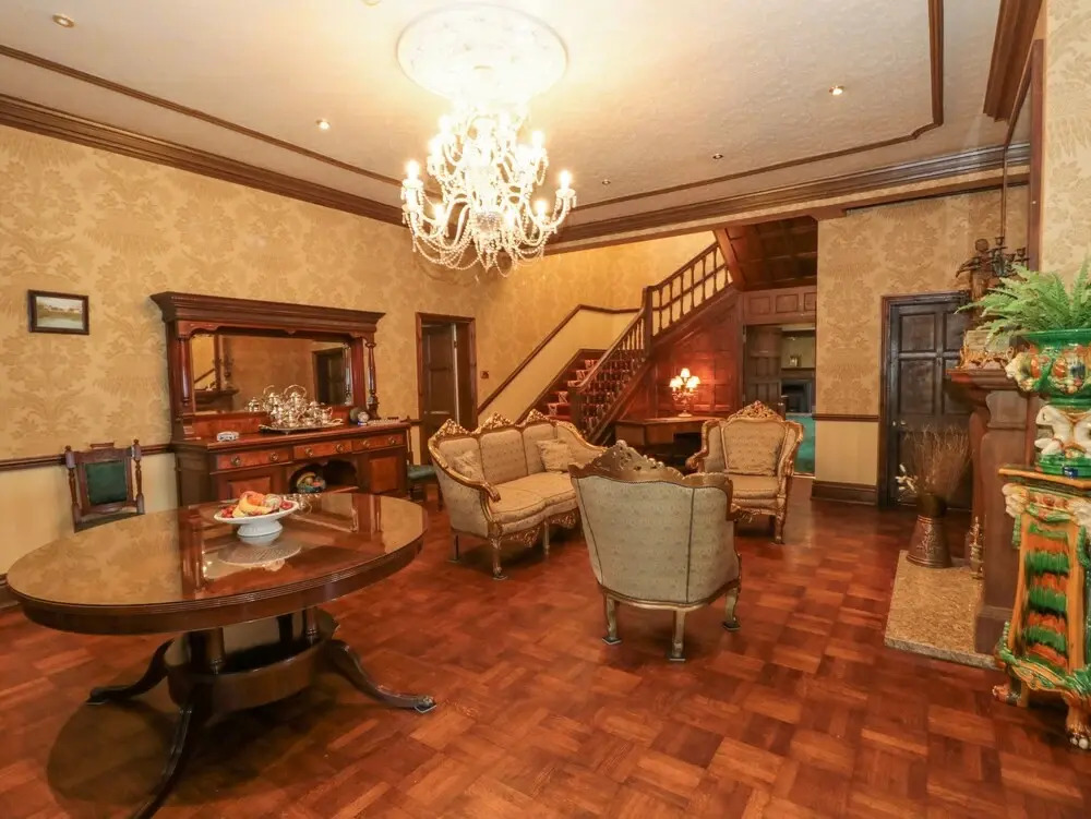 Highcliffe Manor