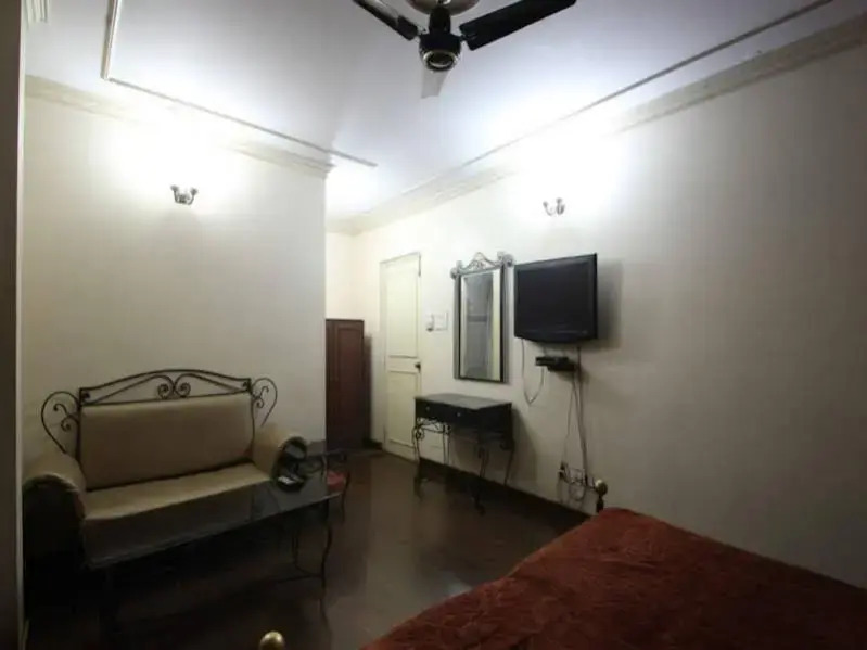 Hotel Red Castle - Near Ganga Ram & BLK Hospital - Karol Bagh