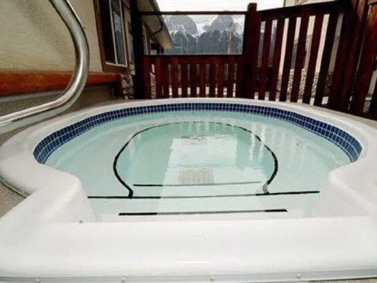 Banff Boundary Lodge