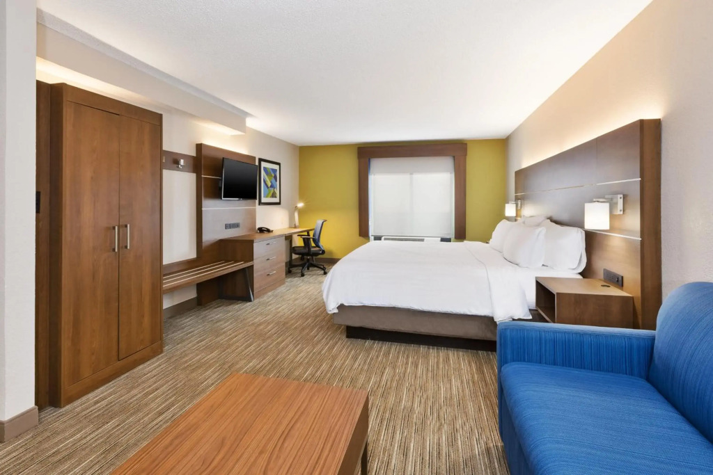 Holiday Inn Express & Suites Chesapeake by IHG