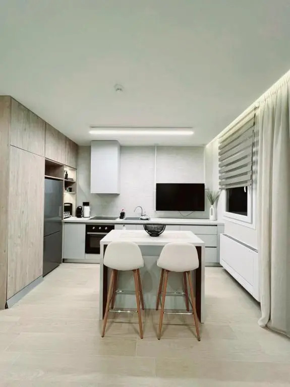 8 Blocks Apartments 4B