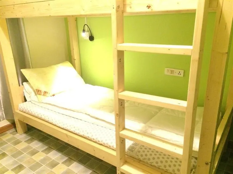 Rainbow Youth Inn (Xi'an Bell and Drum Tower City Wall branch)