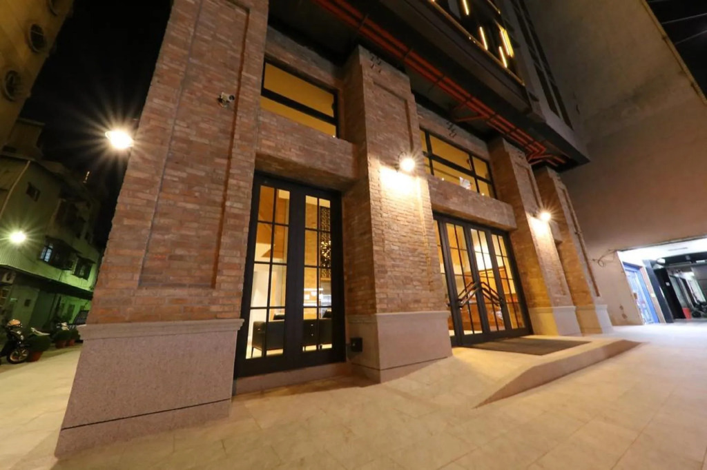 Central Land Hotel