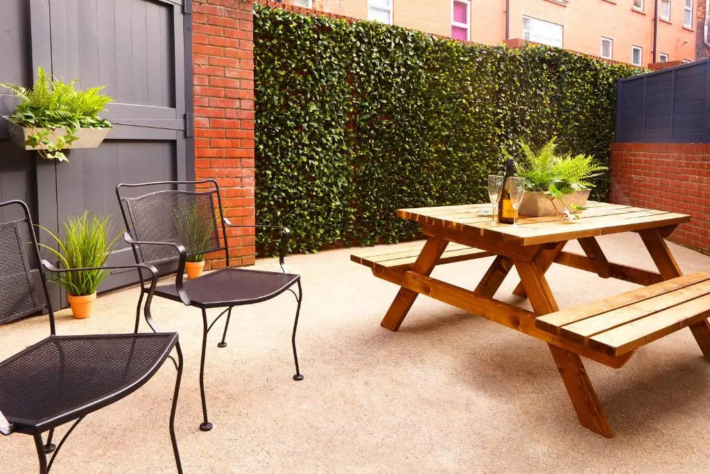 Beautifully furnished 4-bed townhouse on South Cliff