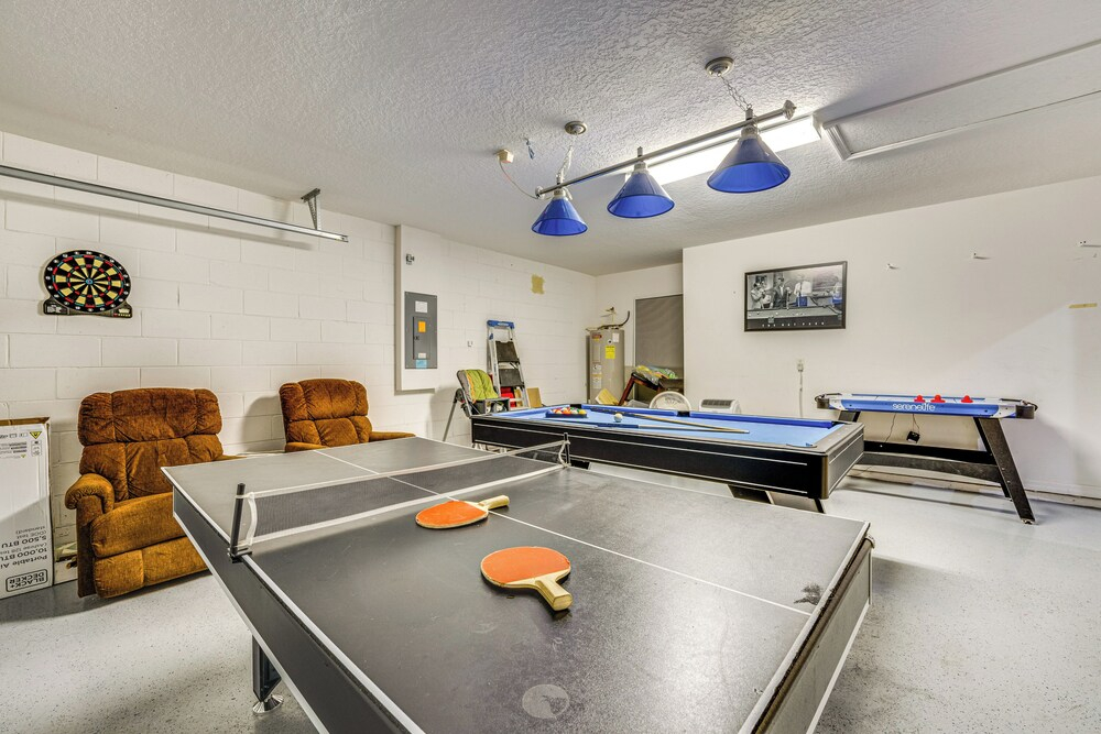 10 Mi to Disney: Family Retreat w/ Game Room!