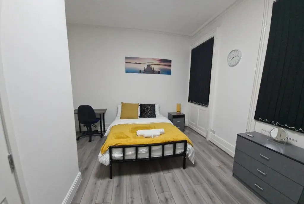 West Street 3-Bed 3-Ensuite Apartment Leicester