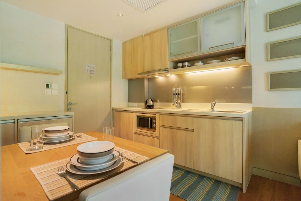 Lux Contemporary Condo By Favstay