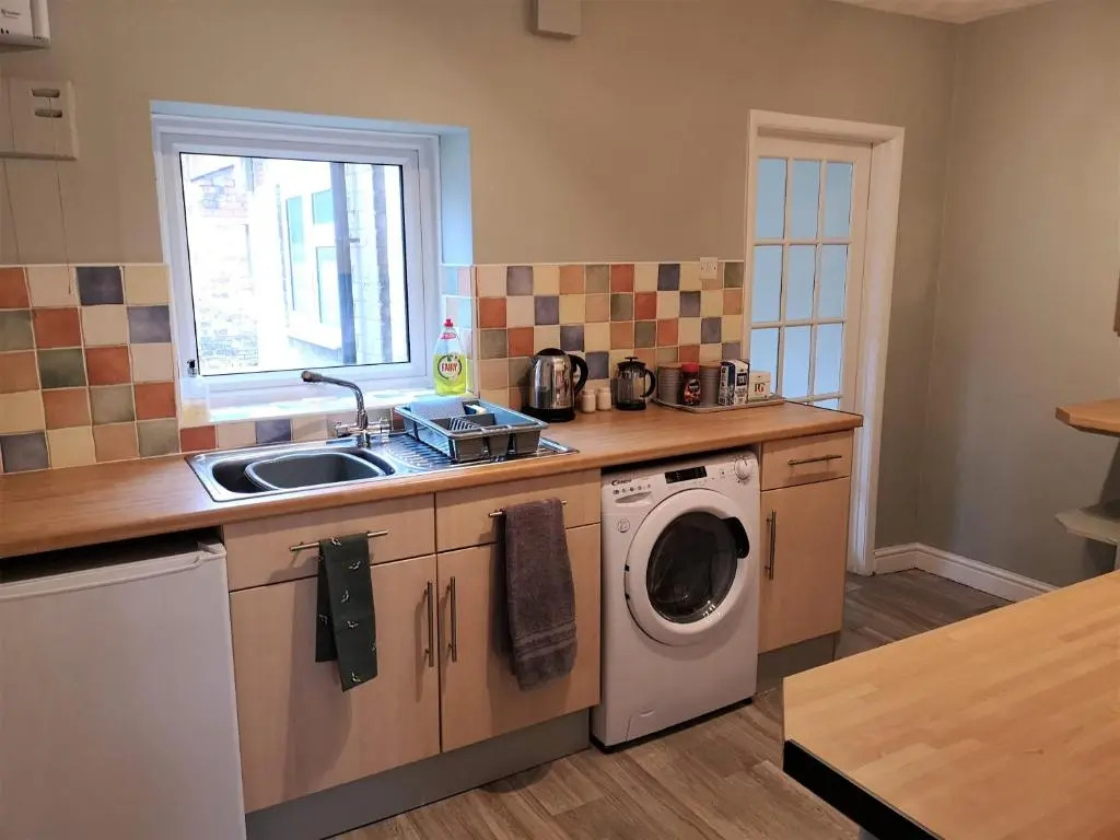 Douglas House, near Hospital, attractive and comfy 2 bedroom House with enclosed yard to rear