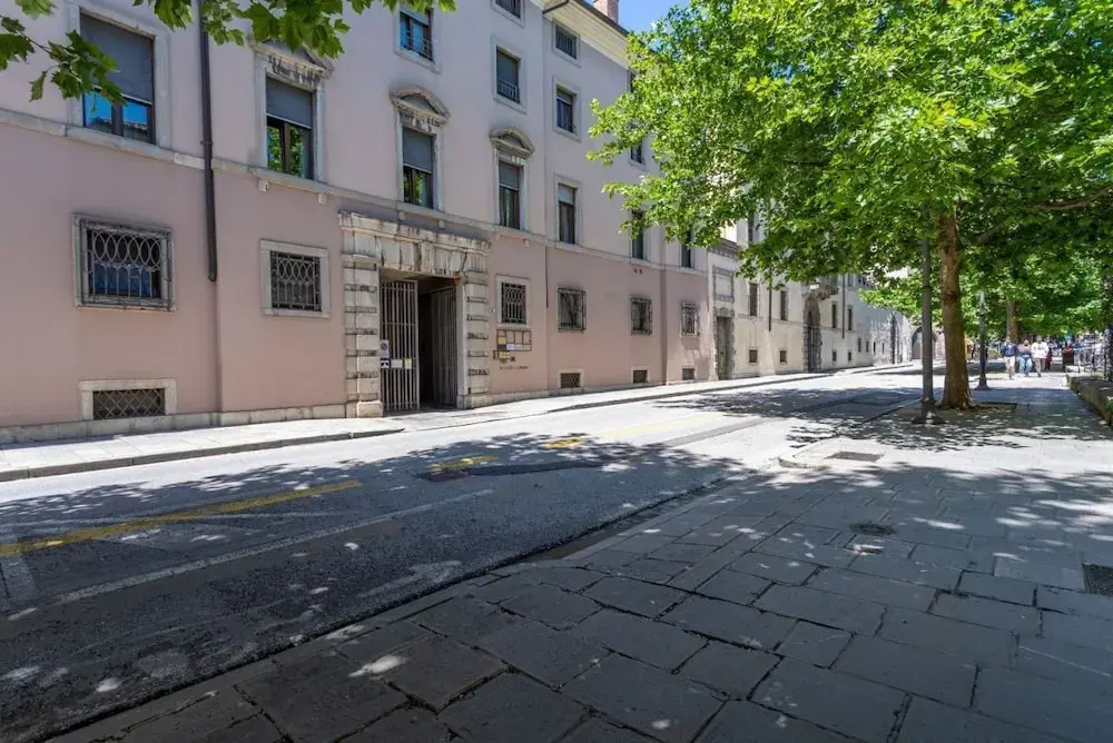 Castello & Piazza della Libertà Olimpia Elegant Flat