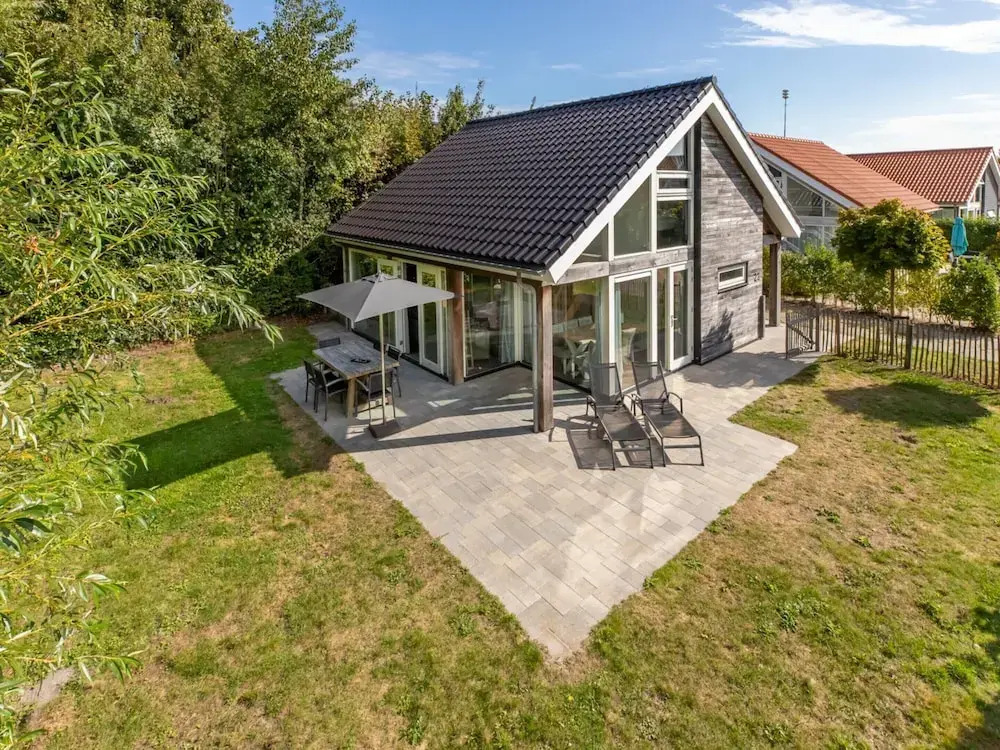 Modern Holiday Home Near Beach
