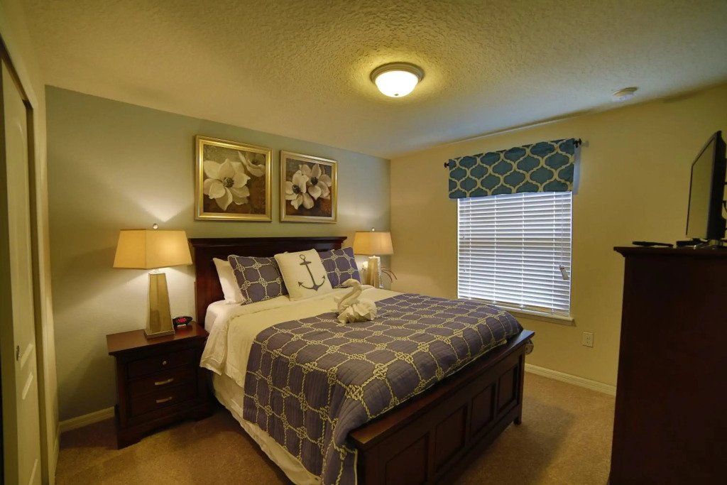Brand new 9 bedroom luxury villa near Disney Sleeps 22