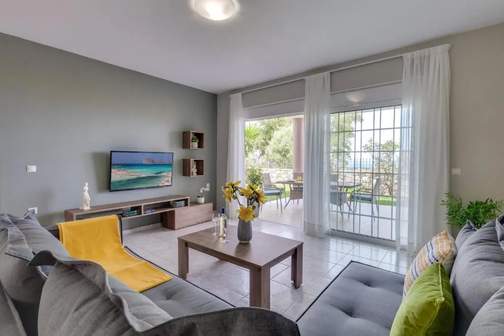 Chania Elite Homes, Enjoy a Chic Oasis by the Pool