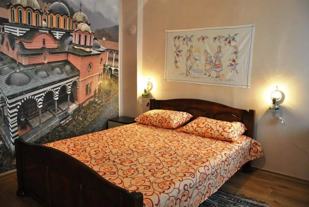 10 Coins Hostel & tours