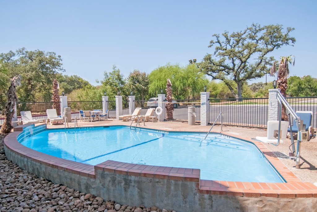 Days Inn & Suites by Wyndham San Antonio North/Stone Oak