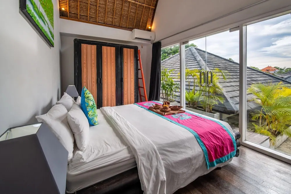 Serene 4br Seminyak Villa with Tropical