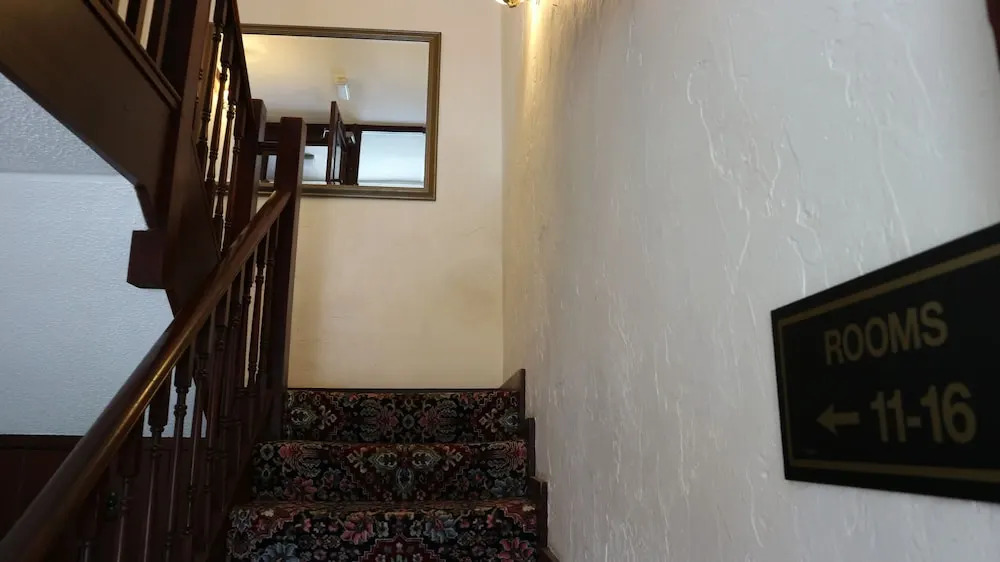 Harrow Inn