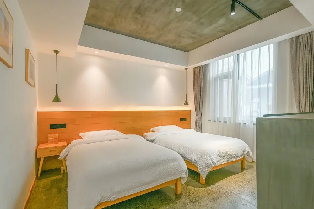 Tianmen Boutique Hotel-Free pickup from Tianmenshan-English services-Near the Tianmen Cableway