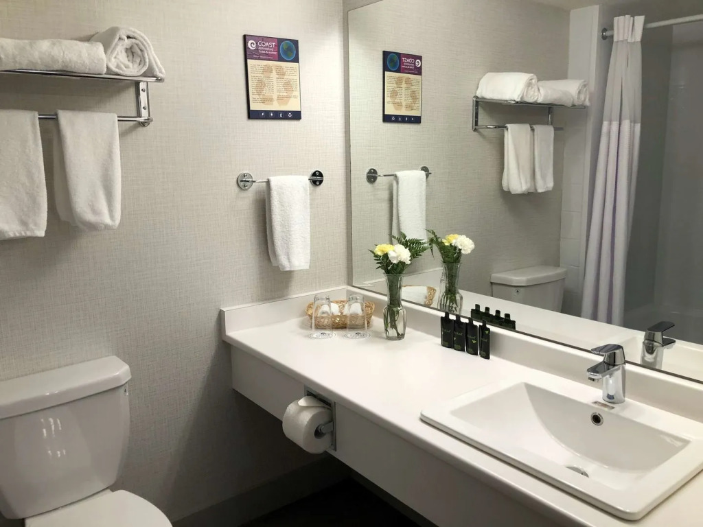 Coast Abbotsford Hotel & Suites