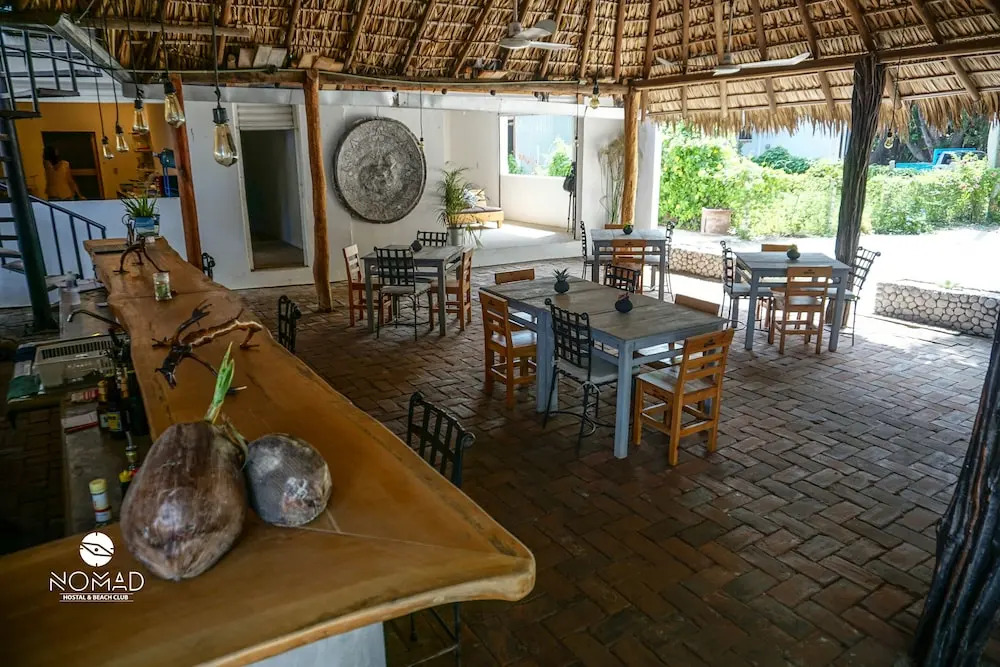Nomad Beach House - Hostel