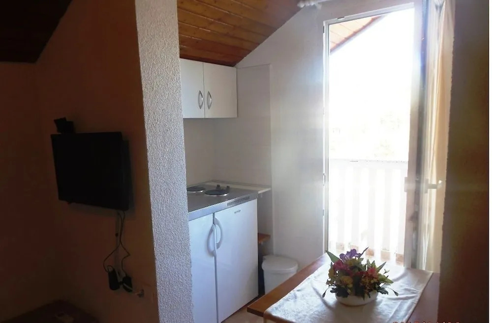 Apartments Milka Brodarica