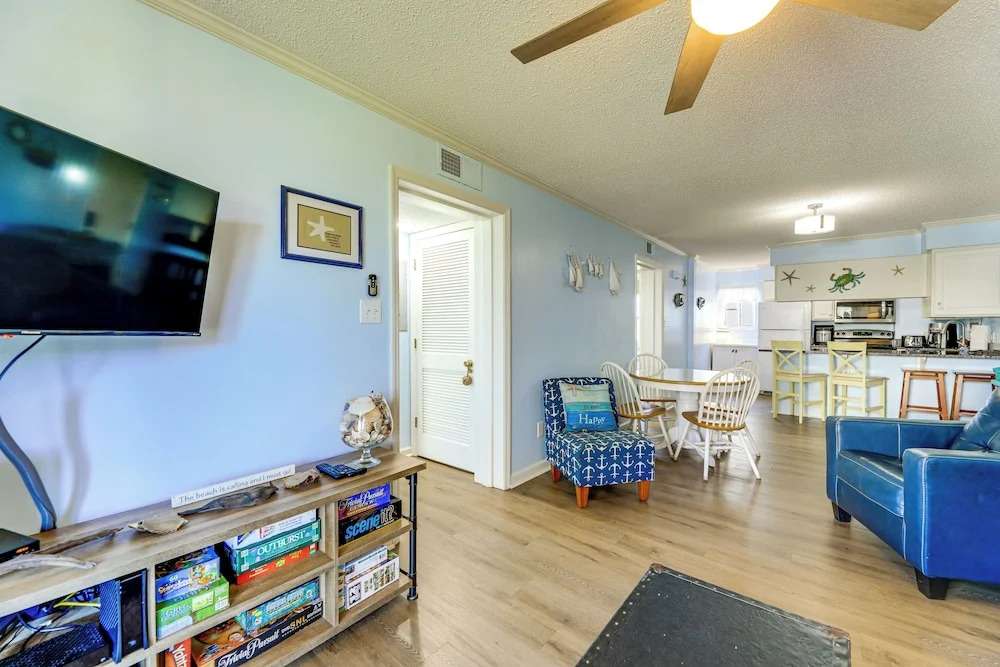 Emerald Isle Resort-style Condo: Walk to Beaches!