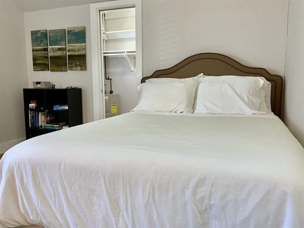 Cozy Coconut Grove Studio