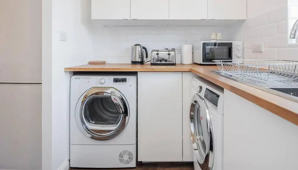 2 Bed Apartment Sleeps 5 - Wifi, Free Parking
