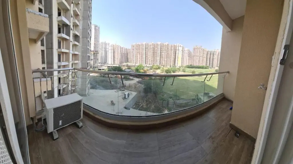 NE-1st time in Noida Stay In mall