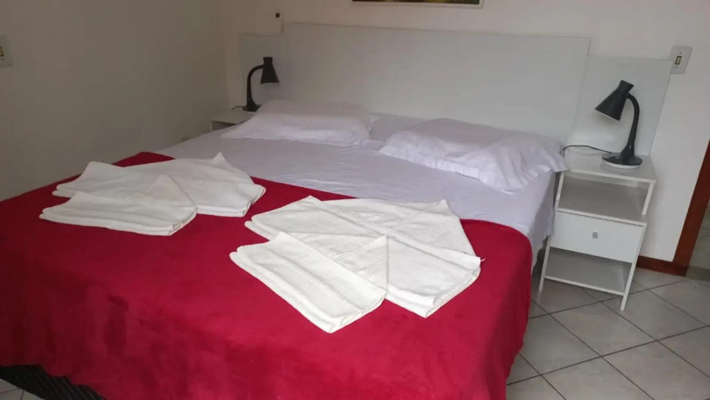 Apto. 2 quartos em Bombinhas (60 m da praia)