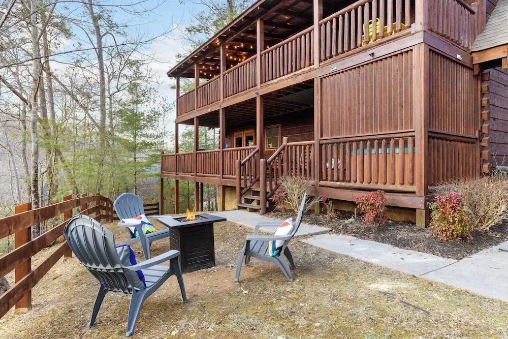 Riverbend by Avantstay Redesigned, Hot Tub, Firepit, Billiards Pigeon Forge