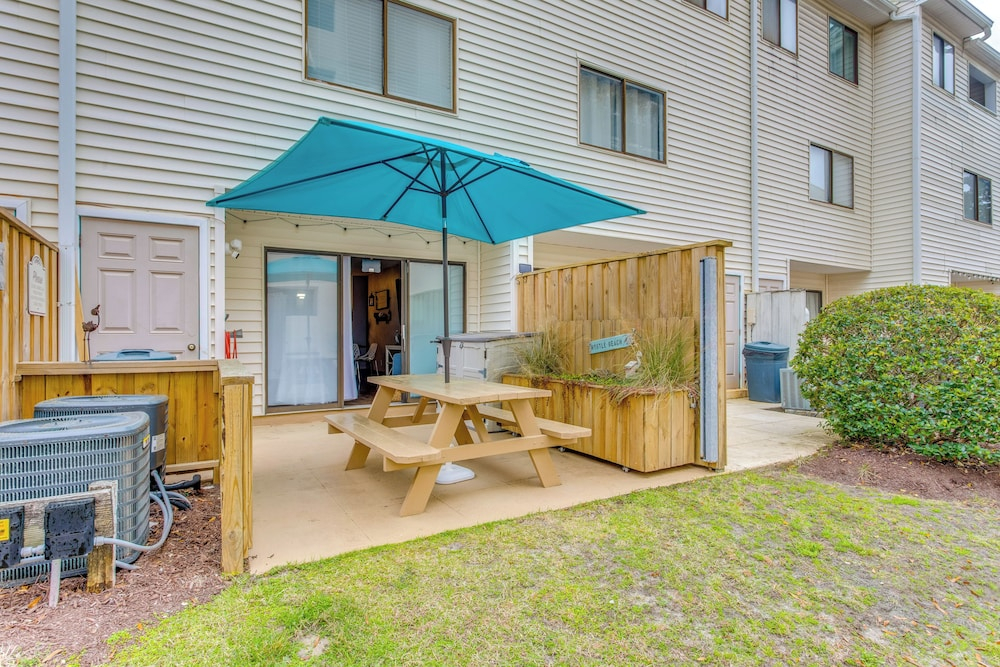 Steps to Ocean: Convenient Myrtle Beach Townhome!