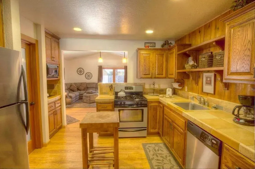 Breezy Pines Cabin 4 Bedroom Home by RedAwning