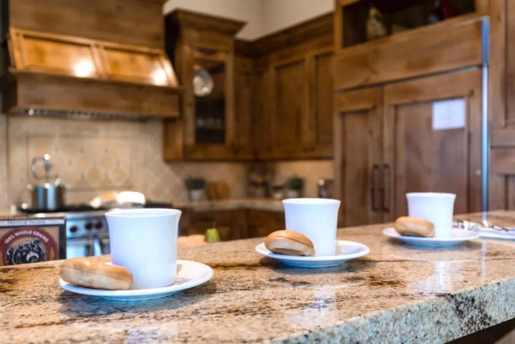 Lookout Drive 5 Bedrooms PLO-6599 by KBM