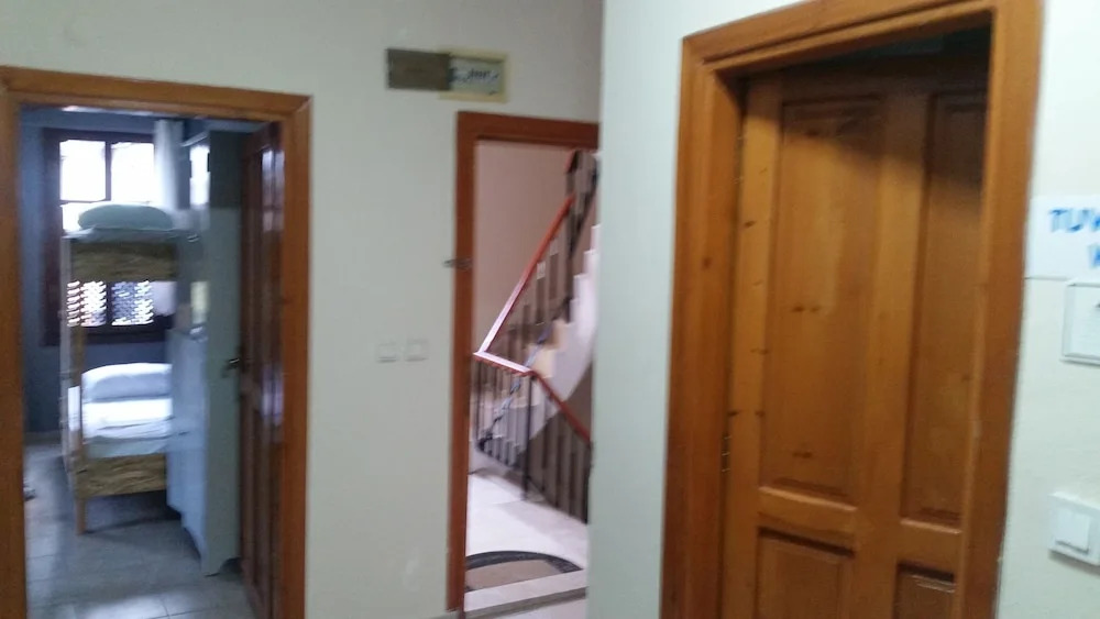 Funky Monkey Hostel & Pub Antalya - Adults Only