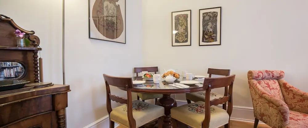 A Place Like Home - Elegant Apartment near Green Park