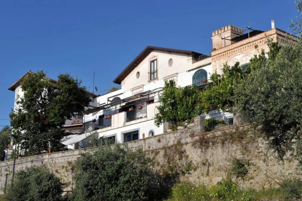 7 bedrooms house with sea view enclosed garden and wifi at Massa Lubrense 2 km away from the beach
