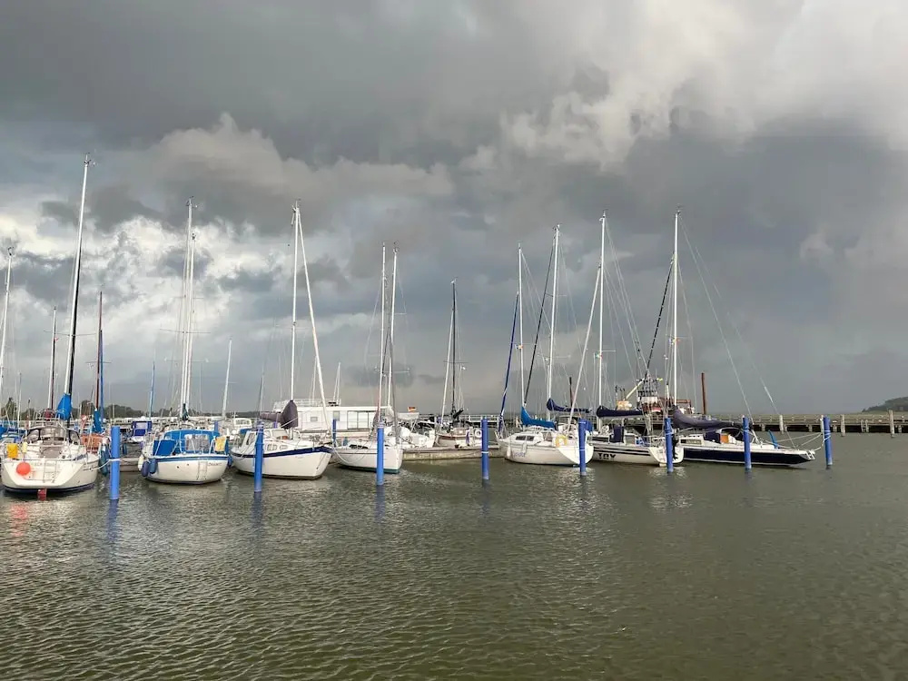 Hausboot Paula mit Reisekajak in Ribnitz-damgarten
