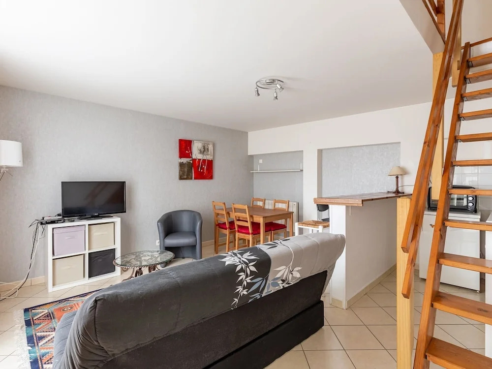 Picturesque Apartment in Bayeux with Private Courtyard
