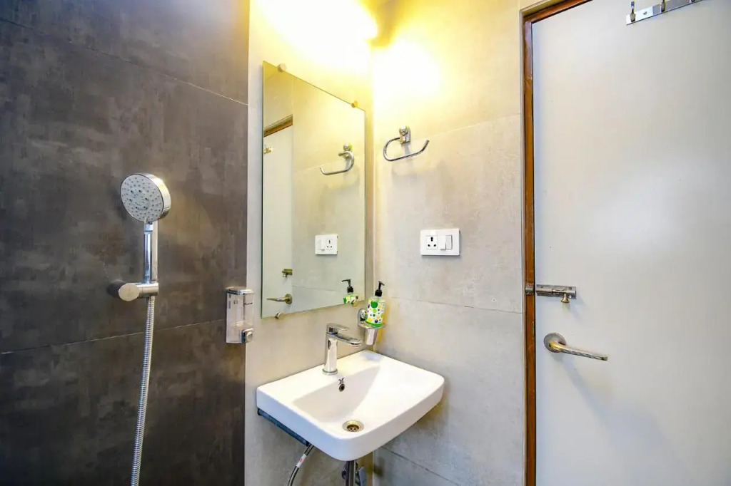 FabHotel Stay Inn International - Nr Sealdah Station