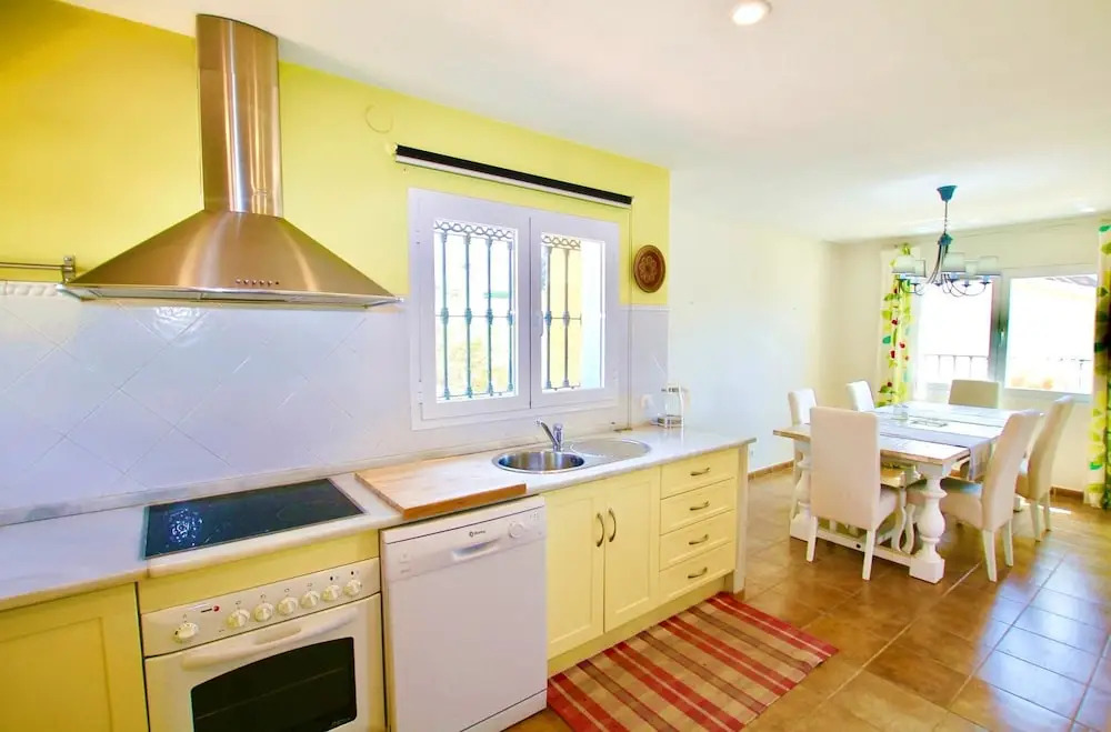 4BR Villa Milana, Private Pool, Sea Views. Wifi, 3 Mins Drive to the Beach