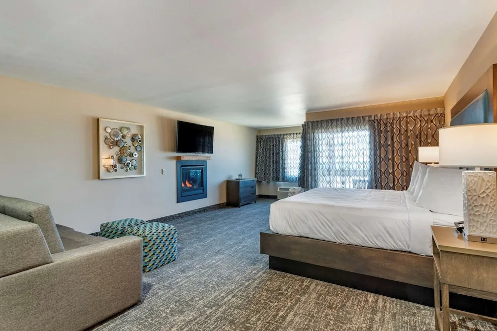 Best Western Plus Lincoln Sands Oceanfront Suites