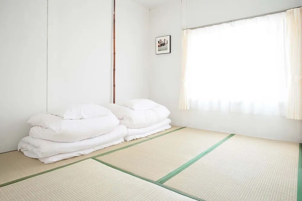 Guesthouse Madoka - Hostel