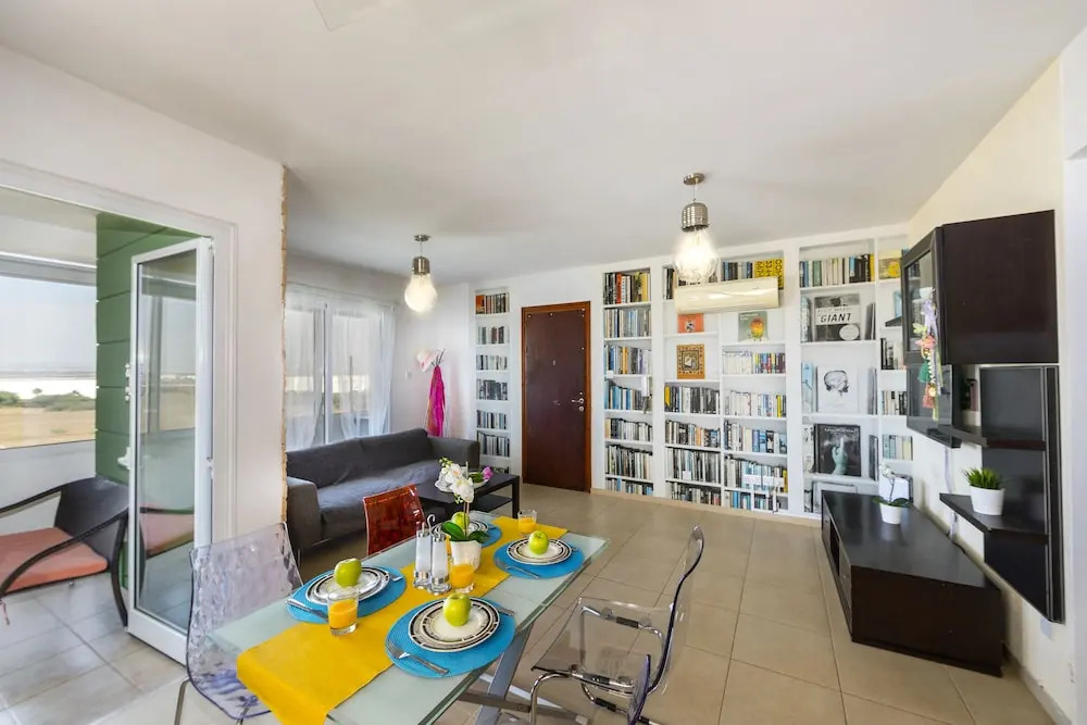 Mackenzie Alexandros Suite