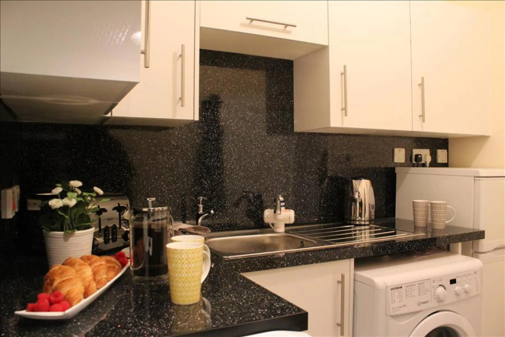 The Maelor - Berwyn House - Central Wrexham - Sleeps Up To 6
