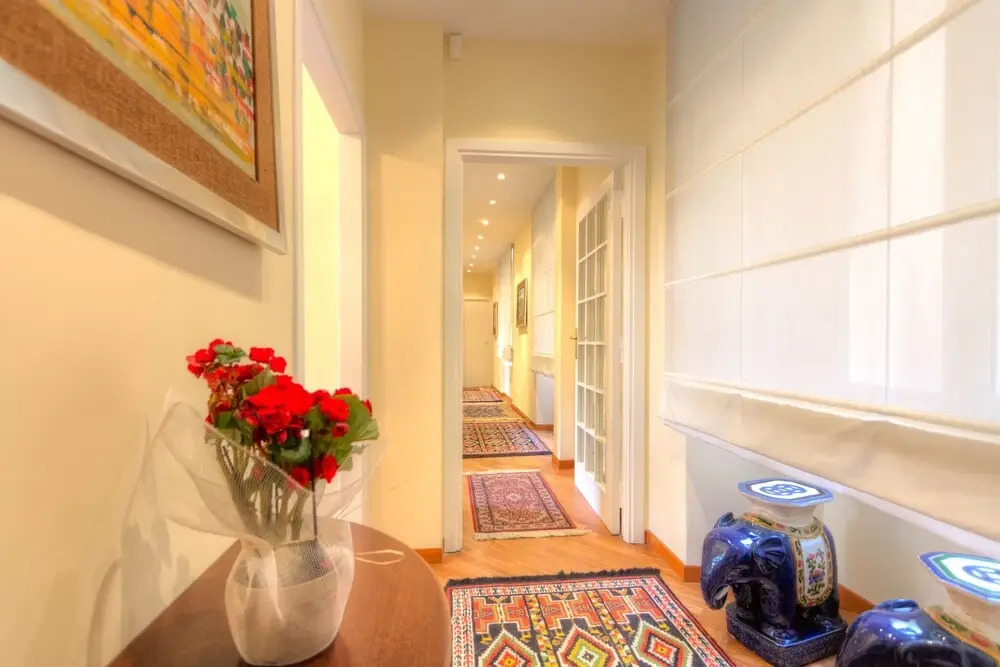 Spanish Steps Hills Apartment