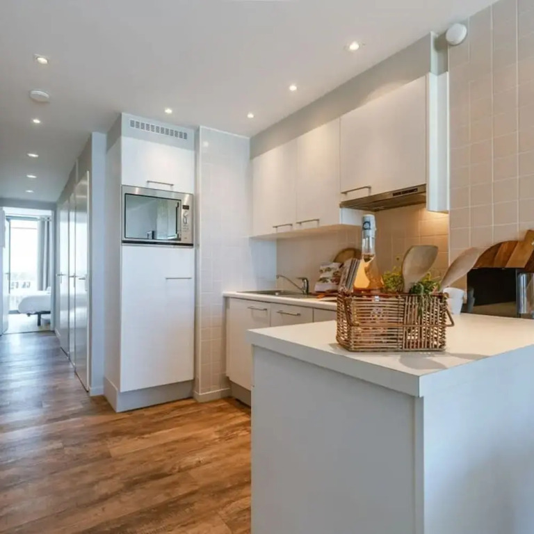 Cosy Apartment With Frontal Seaview